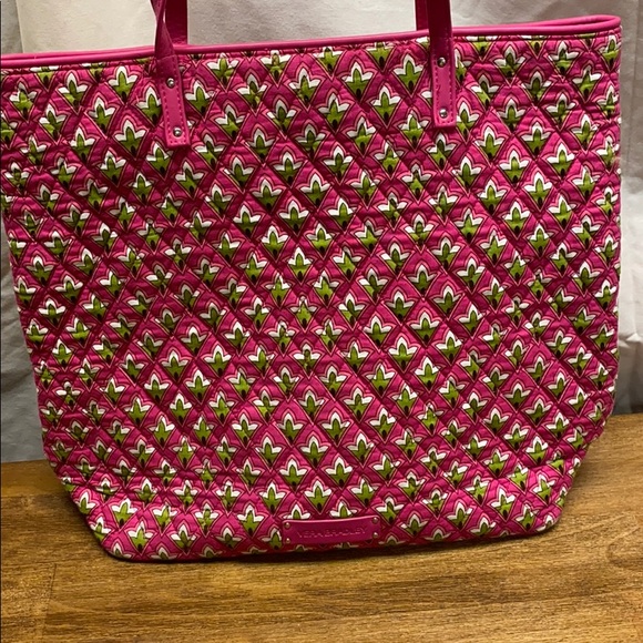 Bundle Vera Bradley tote and wristlet pink swirls - Picture 4 of 7
